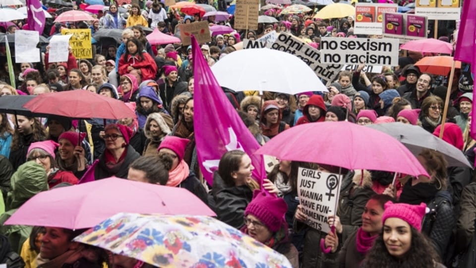 Pinke Pussyhats am Womens March in Zürich