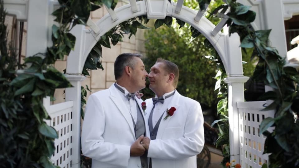 Schwules Paar bei der Hochzeit