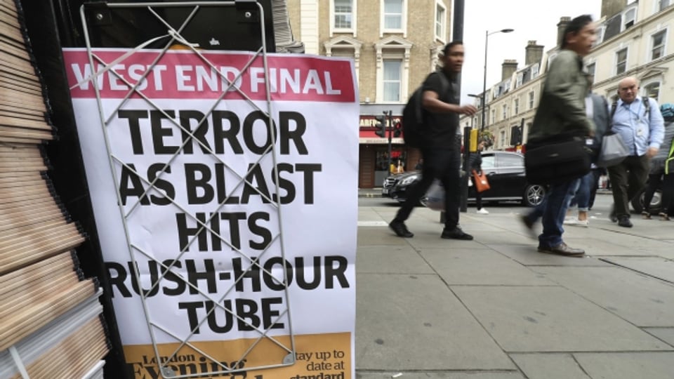 Ein Zeitungsanhang in London nach einer Explosion in Parsons Green im September 2017