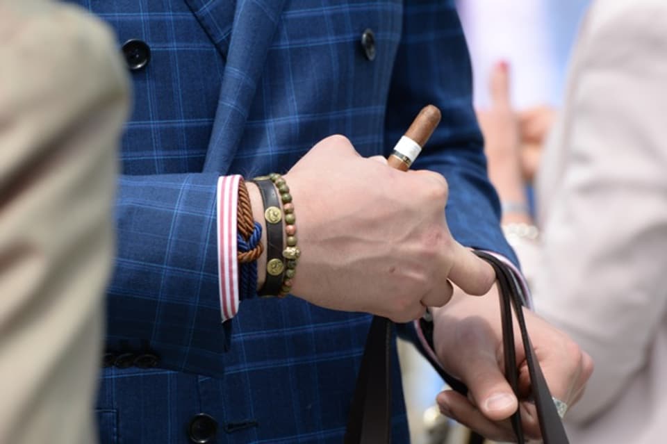 Männer-Armbänder erobern die Handgelenke der Styler.