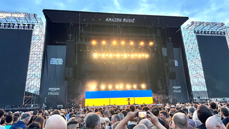 An einem der grössten Musikfestivals Europas war natürlich war auch der Ukrainekonflikt noch immer Thema – wie hier bei den Pet Shop Boys