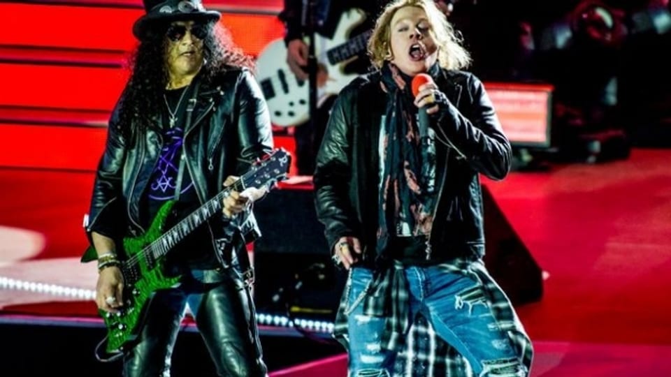 Slash trägt beim Guns N' Roses-Konzert am belgischen Metal-Festival Graspop ein T-Shirt der Schweizer Band Zeal & Ardor