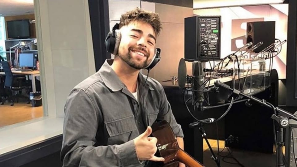 Alejandro Reyes spielte im November 2018 «Solamente» live im SRF 3-Studio, jetzt ist die neue Single «Loco Enamorado» da