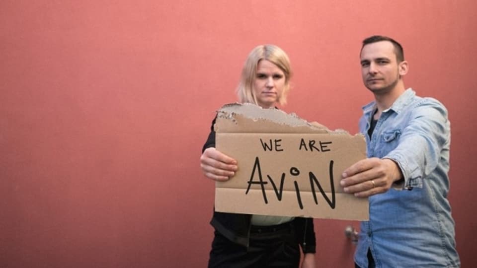 Avin sind Sängerin, Pianistin und Gitarristin Chantal Krebs und Drummer Luzian Graber