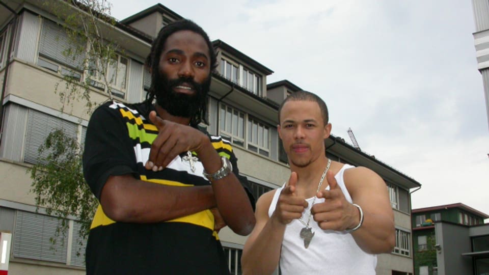 Ginjah (links im Bild) mit dem Basler Rapper Griot im Jahr 2006 bei den Aufnahmen zu "Inner City Blues"