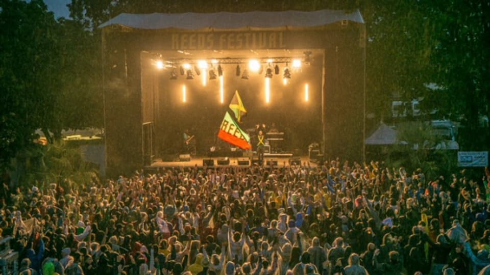 Direkt am Ufer des Pfäffikersees steht die grösste Schweizer Reggae-Fesival Bühne