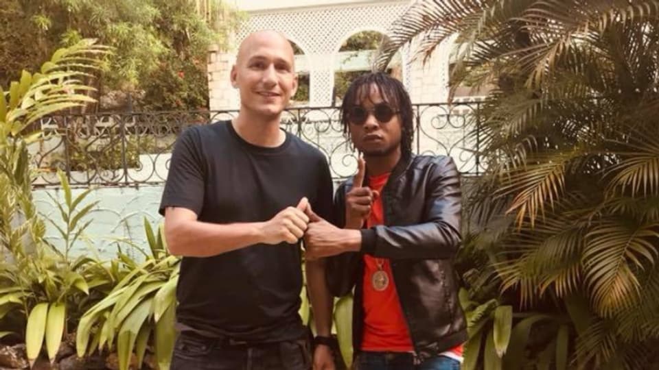 Rygin King, in Jamaika grad schwer angesagt mit Reggae Special-Macher Lukie Wyniger