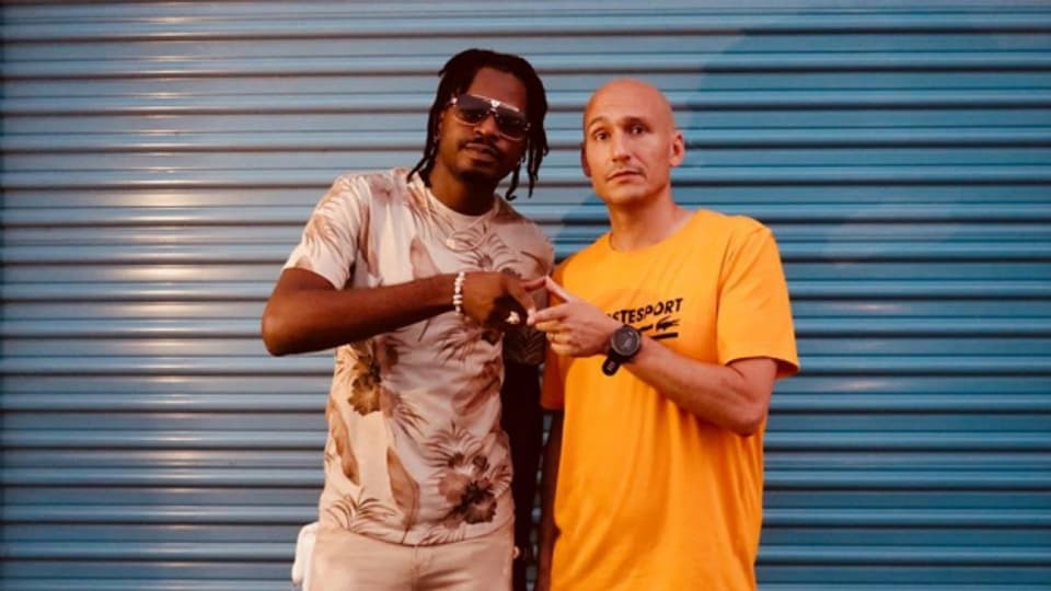 Govana nach seiner Session für SRF 3 in Kingston Jamaika mit Reggae Special-Macher Lukie Wyniger