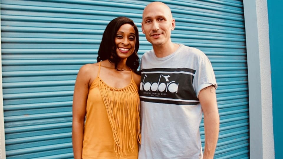 Reggae Special-Macher Lukie Wyniger mit Alaine in Kingston