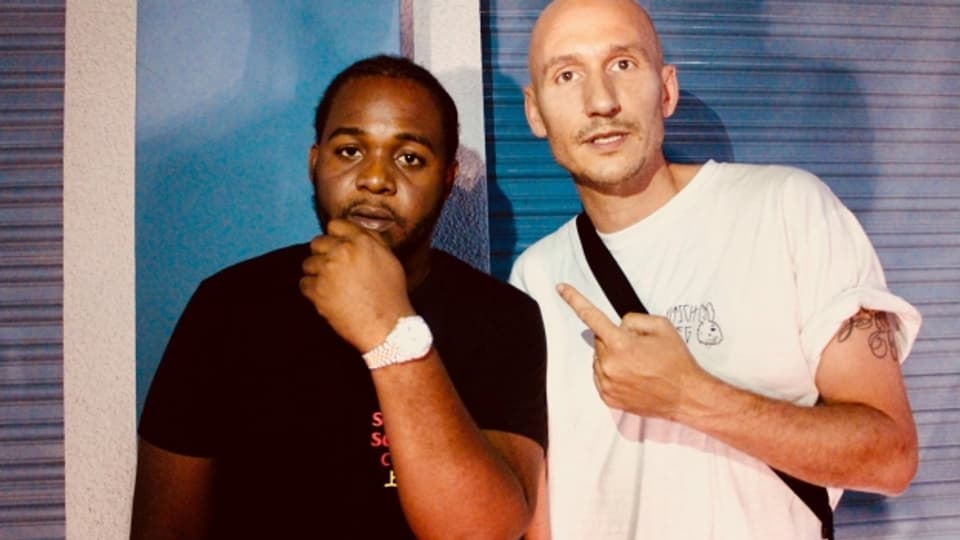 Teejay alias Uptop-Boss mit Reggae Special-Macher Lukie Wyniger in der Kingstoner Nacht