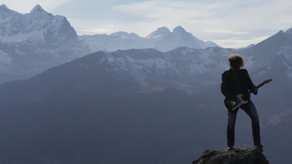 Luke Gasser vor dem Obwaldner Alpenpanorama