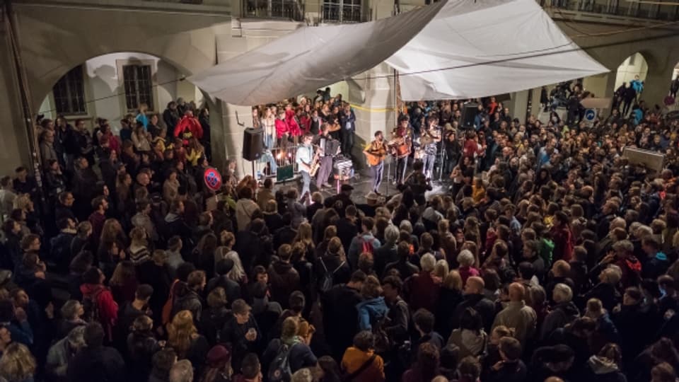 Ein Highlight für jeden World-Music-Fan: ein Strassenmusikfestival. Hier eine Momentaufnahme beim Konzert von Forró Miór am Strassenmusikfestival Buskers 2017 in Bern.