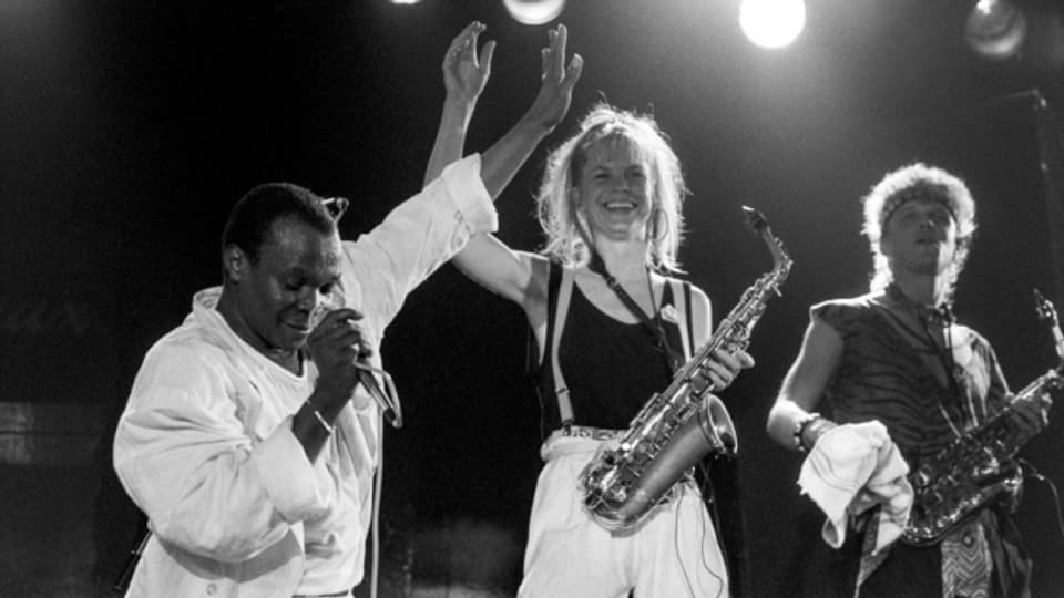 Mory Kanté präsentiert seinen Riesenhit «Yéké Yéke» am Jazzfestival Montreux am 3. Juli 1988. Ende März feierte er bereits seinen 70. Geburtstag.