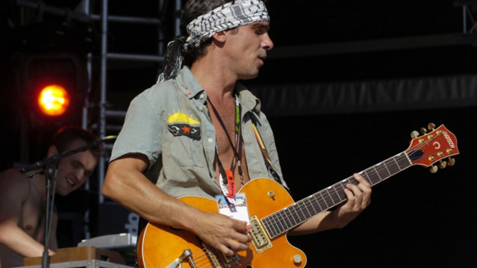 Manu Chao bei seinem Auftritt am Paleo Festival in Nyon, aufgenommen am 29. Juli 2001