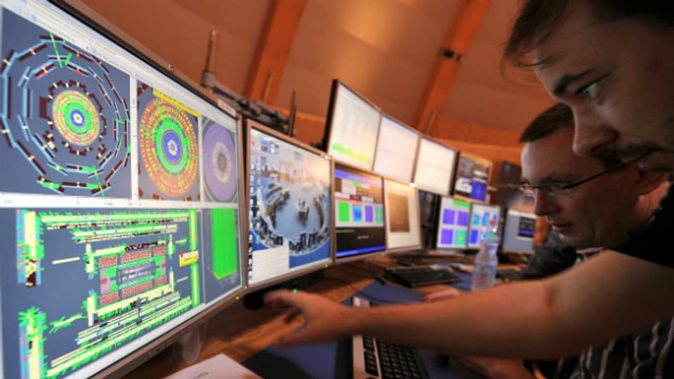Forscher am CERN bei der Inbetriebnahme des Teilchenbeschleunigers LHC