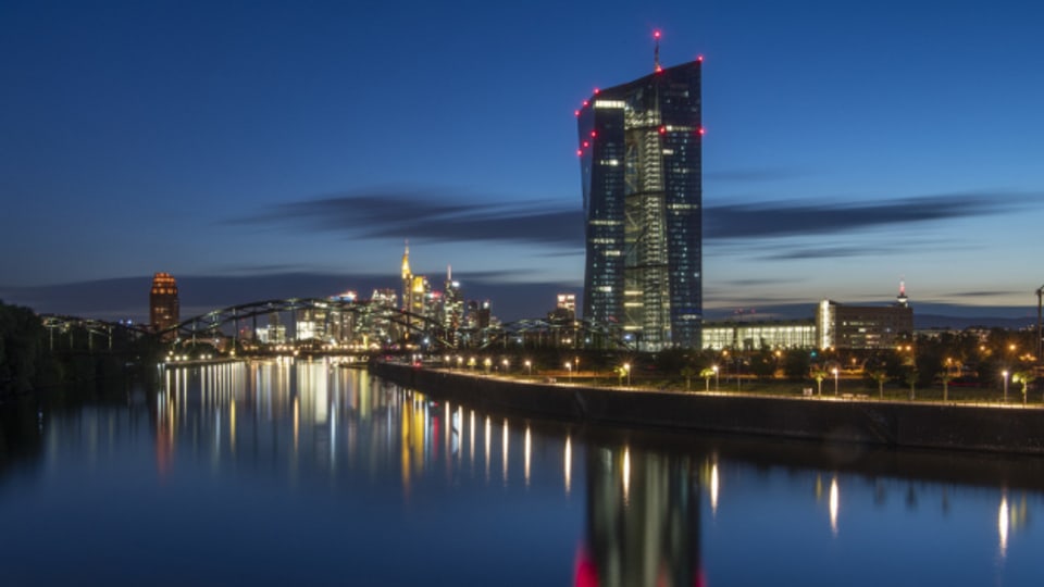 Niedrige Zinsen für Europa oder besser nicht? Die EZB in Frankfurt ist derzeit in keiner leichten Situation.