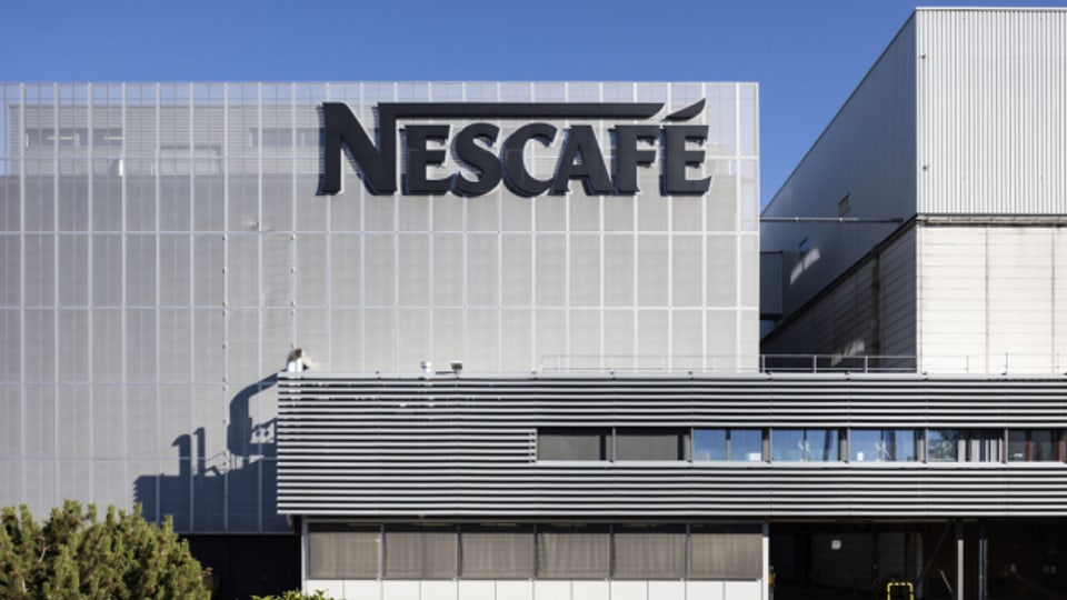 Grossunternehmen wie Nestlé, das mit verschiedenen Standorten in der Schweiz präsent ist, sieht sich durch die Studienautoren ins falsche Licht gerückt.