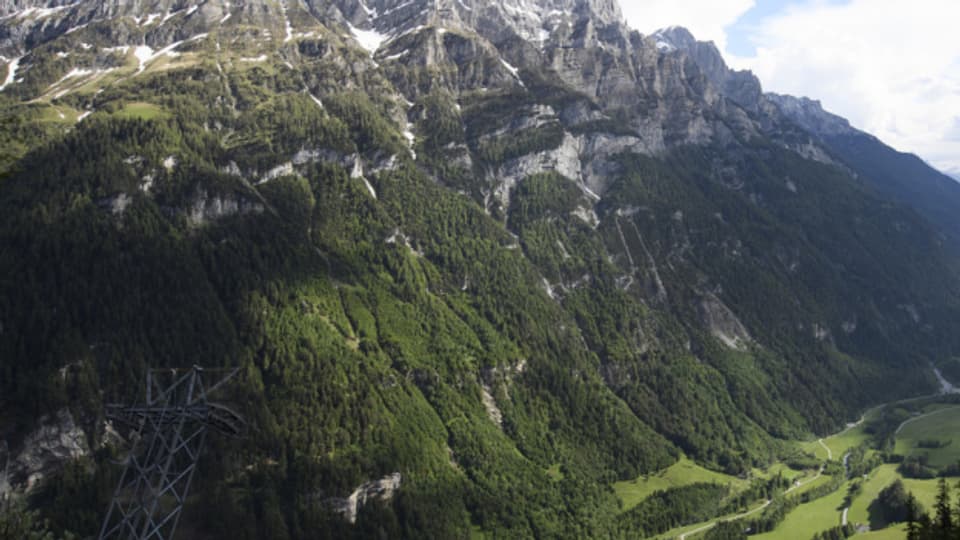 Schutzwälder haben vor allem im Alpenraum eine grosse Bedeutung für die Sicherheit der Verkehrswege.