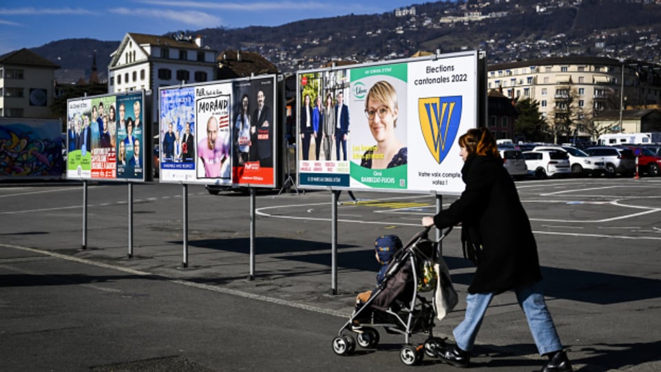 Am 20. März finden im Kanton waadt Wahlen statt. Auf dem Bild: Plakatwände in Vevey.