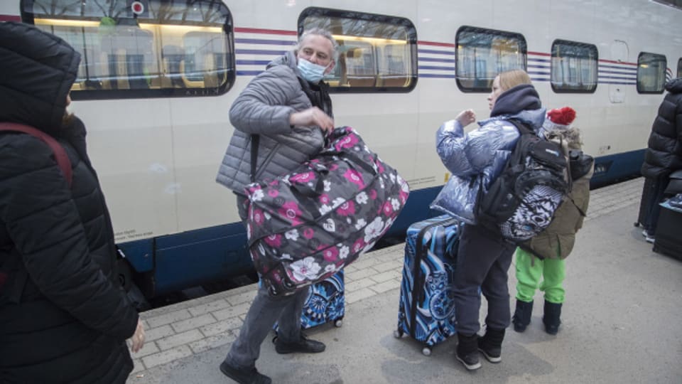 Ankunft in Helsinki. Viele Russen und Russinnen verlassen derzeit ihr Heimatland Richtung Finnland.