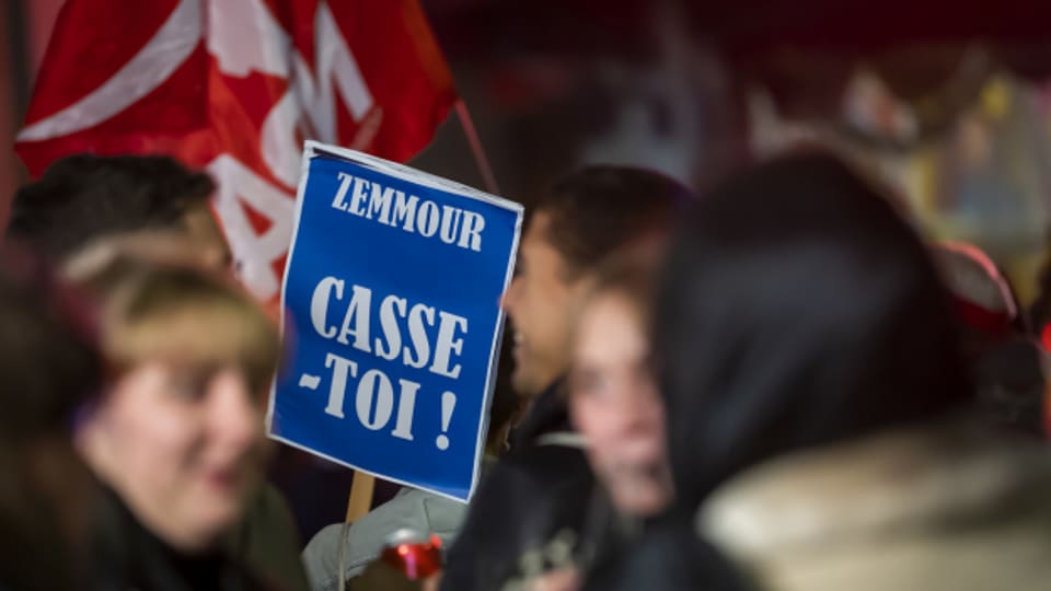 Die Wahlkampfveranstaltungen von Eric Zemmour in der Schweiz haben in Genf auch Strassenproteste hervorgerufen (24. November 2021).