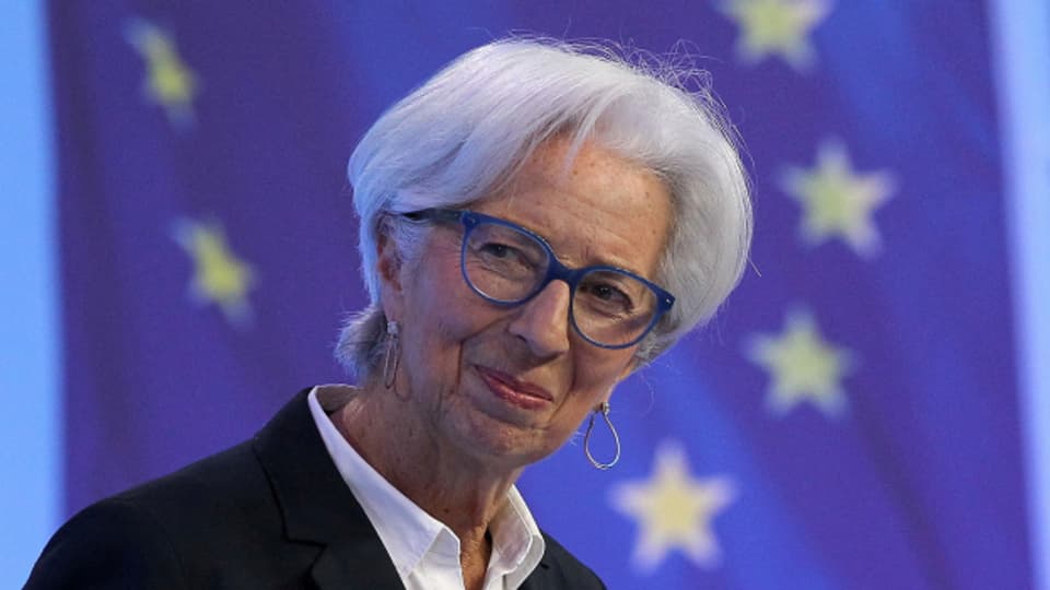 Christine Lagarde steckt im Dilemma: Zinsen anheben, Inflation brechen, dafür Konjunktur abwürgen? Heute hat die EZB die Zinsen (noch) nicht angehoben.