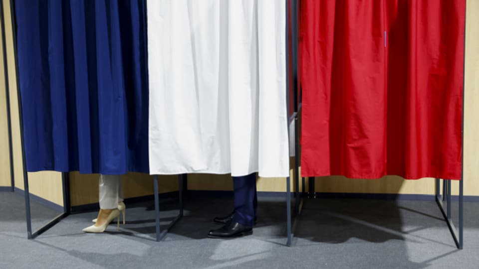 Wahlabgabe in einem Pariser Wahlbüro