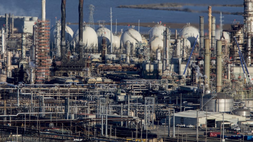 Der US- Ölkonzern Chevron soll wieder mit staatlichen venezolanischen Ölgesellschaften verhandeln dürfen.