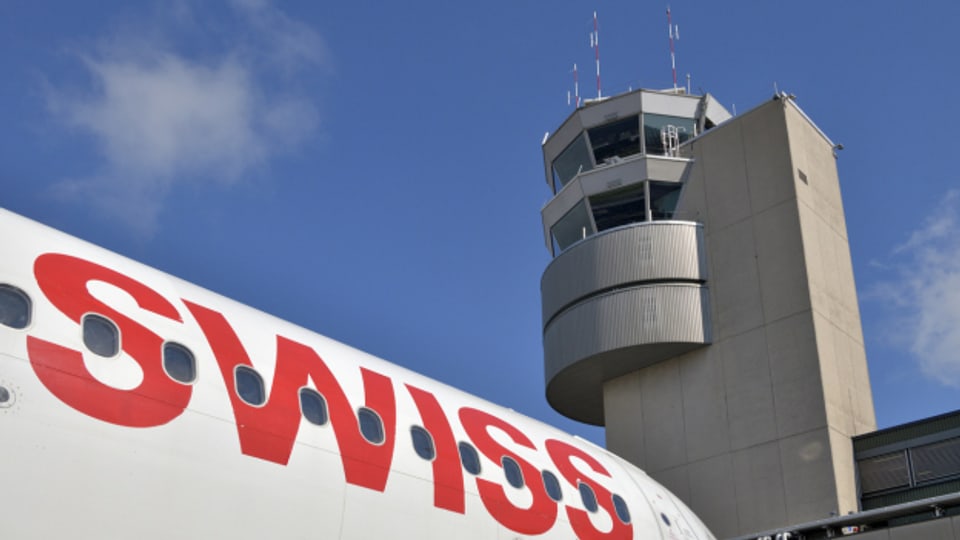 Die Swiss will vorübergehend auf Kabinenpersonal der Lufthansa zurückgreifen. Das kommt nicht überall gut an.