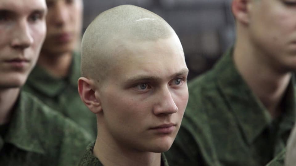 Ein russischer Soldat bei seiner Aushebung.
