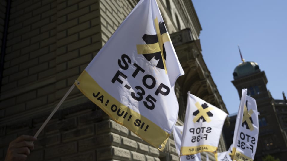 Der Bundesrat hat entschieden: Die Stop-F35-Initiative kommt 2023 erst nach dem Offertenschluss zur Abstimmung.