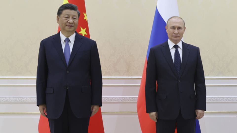 Chinas Präsident Xi und Russlands Präsident Putin beim Treffen der Shanghai Cooperation Organisation in Usbekistan.
