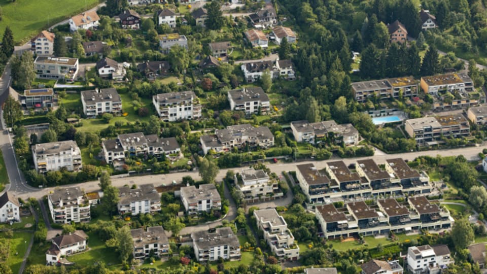  Unter anderem Immobilien haben 2021 deutlich an Wert gewonnen. Im Bild: Eine Überbauung am Zürichsee.