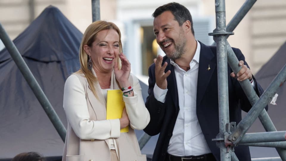 Giorgia Meloni und Matteo Salvini bei der Schlusskundgebung der Rechtsparteien vor der Wahl.
