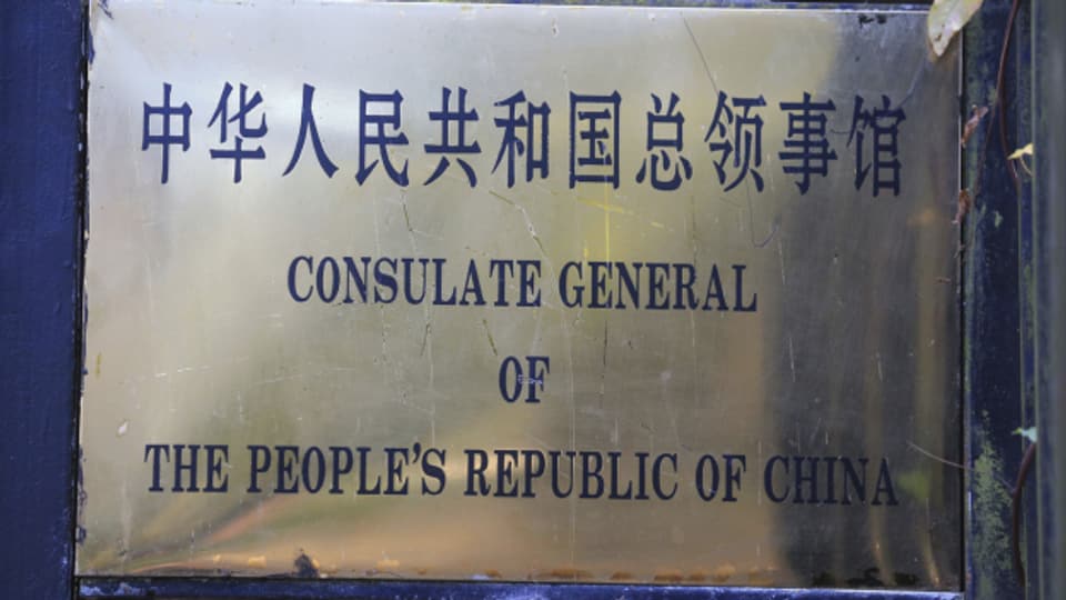 Nachdem Demokratie-Aktivisten vor der chinesischen Botschaft in Manchester protestiert haben, nehmen die Spannungen zwischen China und Grossbritannien zu.