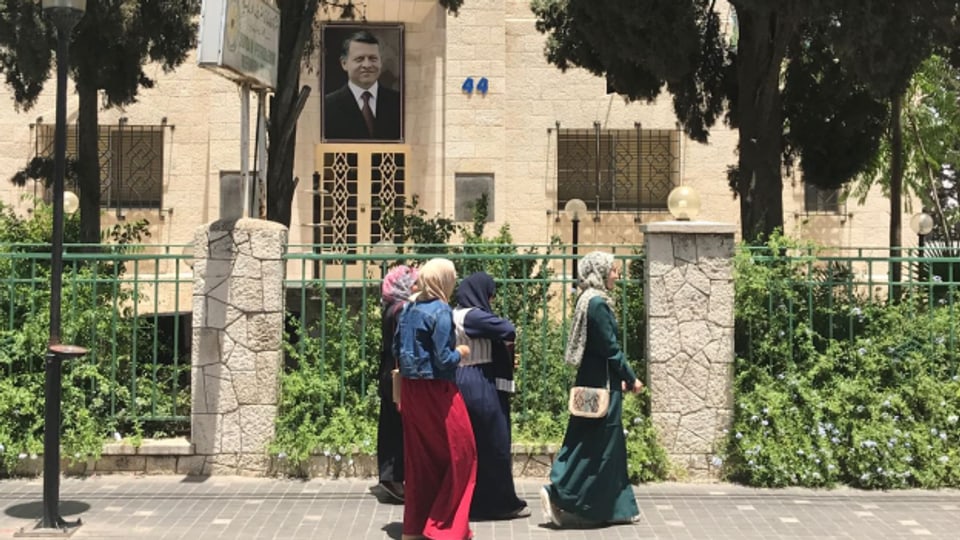 In Jordanien macht der König den Frauen keine Kleidervorschriften wie die iranische Führung.