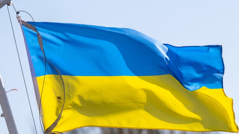 Im Zentrum der ukrainischen Bezirkshauptstadt Cherson wehen wieder ukrainische Flaggen.