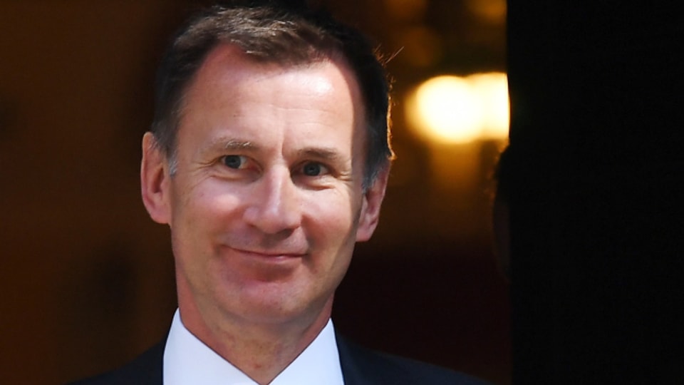 Der britische Finanzminister Jeremy Hunt hat höhere Steuern angekündigt.