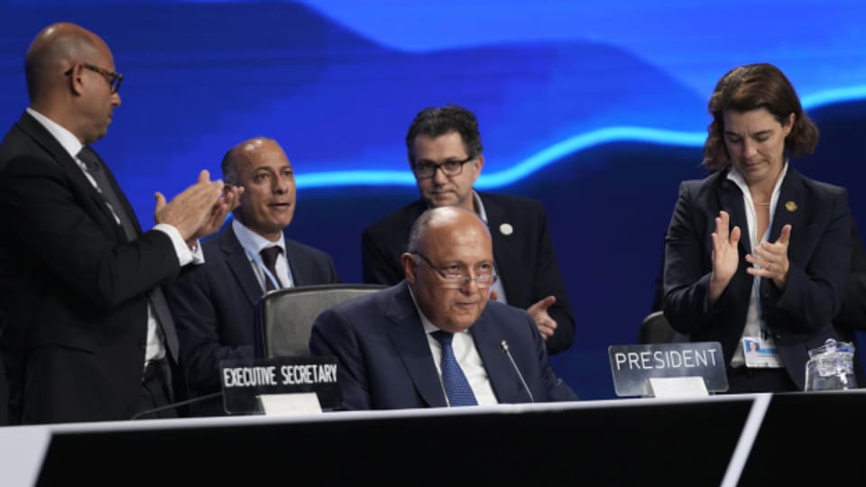 Sameh Shoukry, der Präsident der COP27 in Ägypten, ernte zum Abschluss auch Applaus.