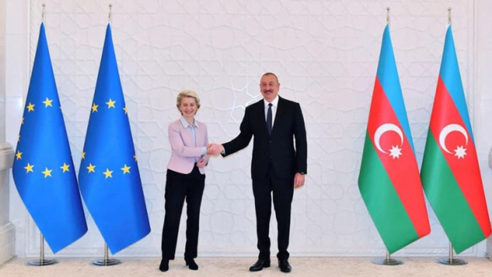 Ursula von der Leyen unterzeichnete im Juli bei Präsident Ilham Aliyev in Baku ein Gasabkommen für «doppelt so viel Gas».