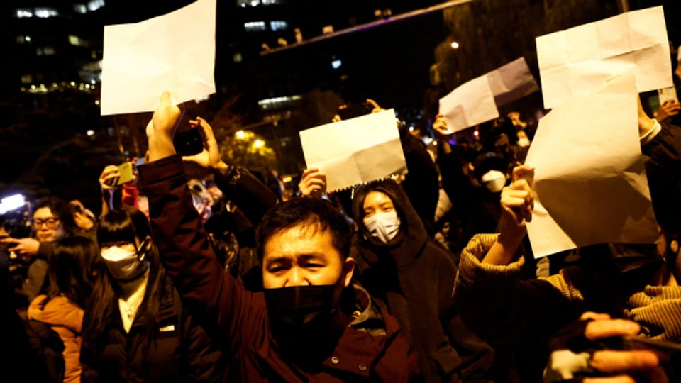 Gegen die Null-Covid-Politik: Am Wochenende zogen hunderte Menschen in China auf die Strasse.