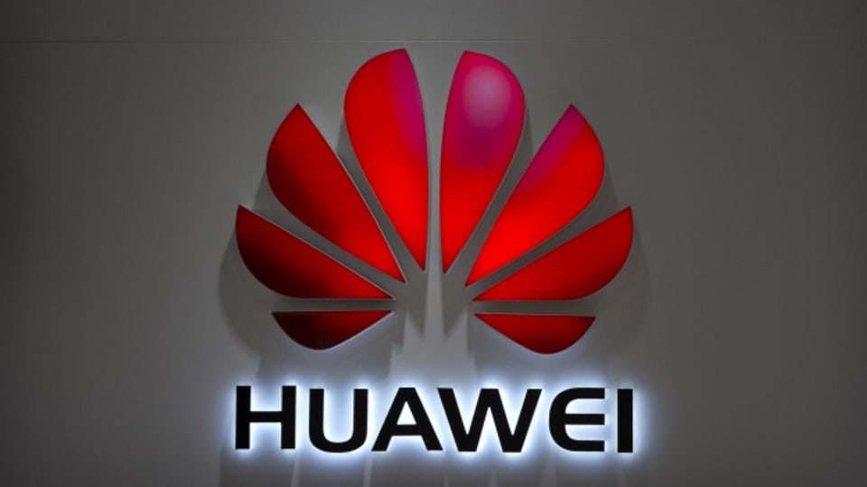 Die USA schränken den Verkauf und den Import chinesischer Technologie ein, aus Angst vor möglicher Spionage. Betroffen davon ist unter anderem Huawei.