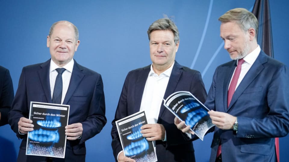 Seit einem Jahr regieren sie zusammen: Bundeskanzler Olaf Scholz (SPD), Wirtschaftsminister Robert Habeck (Bündnis 90/Die Grünen), Finanzminister Christian Lindner (FDP) (v.l.n.r.).