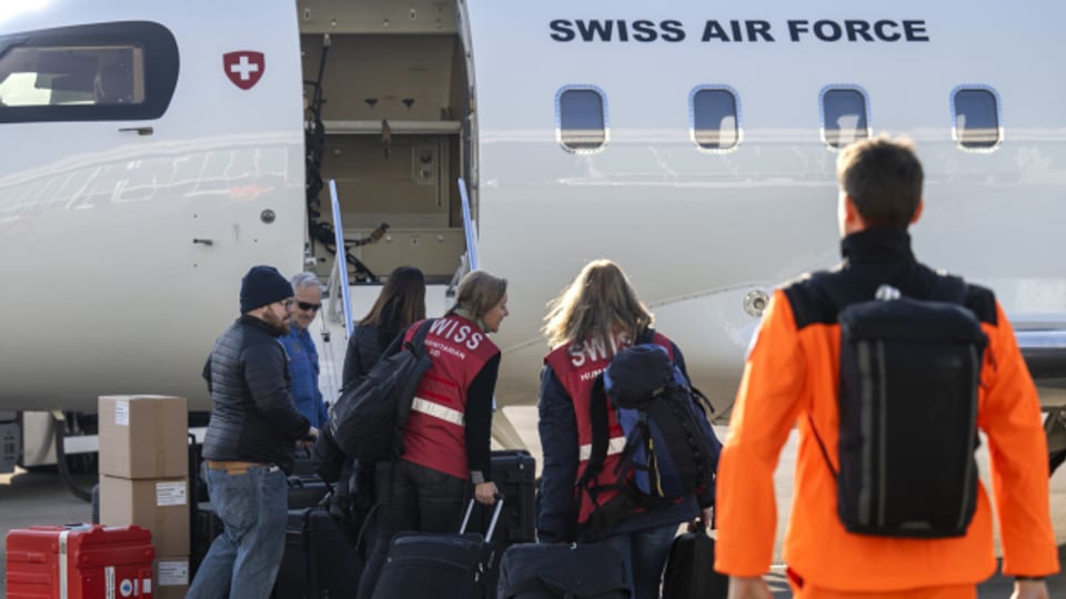 Aus der Schweiz sind das Aussendepartement und zwei Nichtregierungsorganisationen in Syrien vor Ort