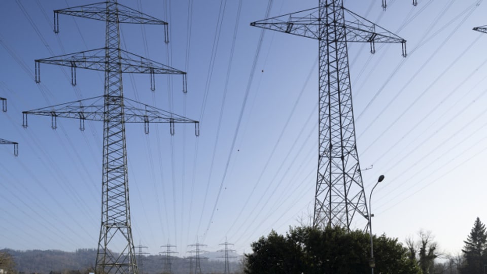Der Bundesrat nimmt bei den geplanten Massnahmen für den Fall eines Strommangels an zentralen Punkten Retuschen vor.