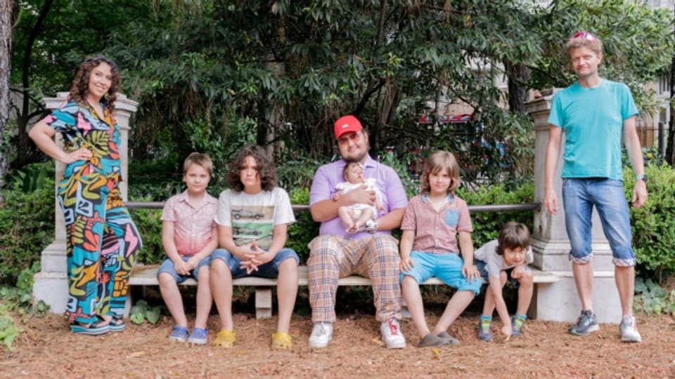  Alya Lykhina (links) und ihr Mann Vitali (rechts) mit ihren sechs Kinder in Buenos Aires. In der Mitte: Baby Tanisha.