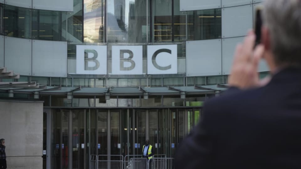 Ein Tweet und die Diskussion darüber stürzt die BBC in die Krise