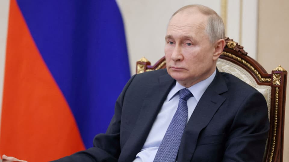 Gegen den russischen Machthaber Wladimir Putin liegt ein internationaler Haftbefehl wegen Kriegsverbrechen in der Ukraine vor.