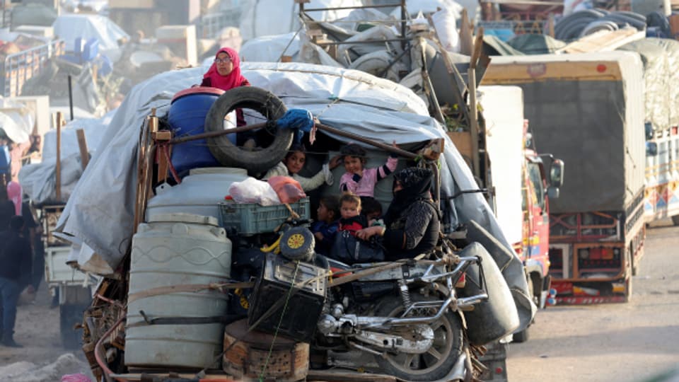 Syrische Flüchtlinge bereiten sich auf die Rückreise aus dem Libanon vor.