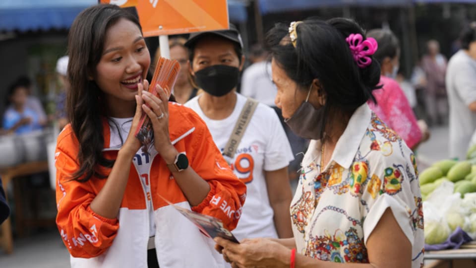 Die bekannte thailändische Aktivistin Chonthicha Jangrew ist Kandidatin der progressiven "Move Forward"-Partei.